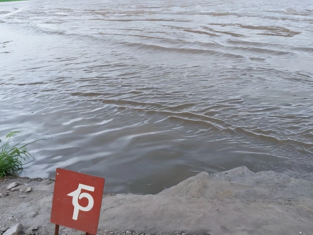 Уровень воды в реках Урал и Сакмара в Оренбургской области угрожает подняться до критического уровня